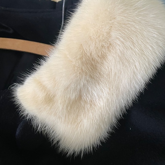 1950s heavy wool three-quarter length fur collared coat - Picture 5 of 5